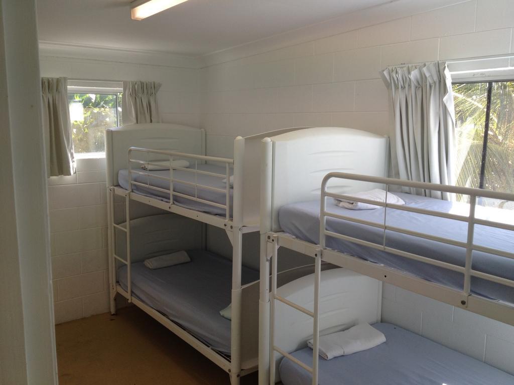 Absolute Backpackers Mission Beach Room photo