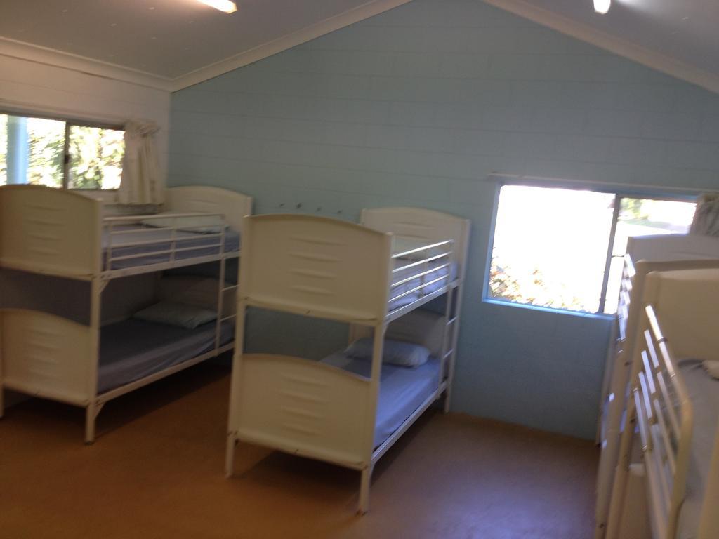 Absolute Backpackers Mission Beach Room photo